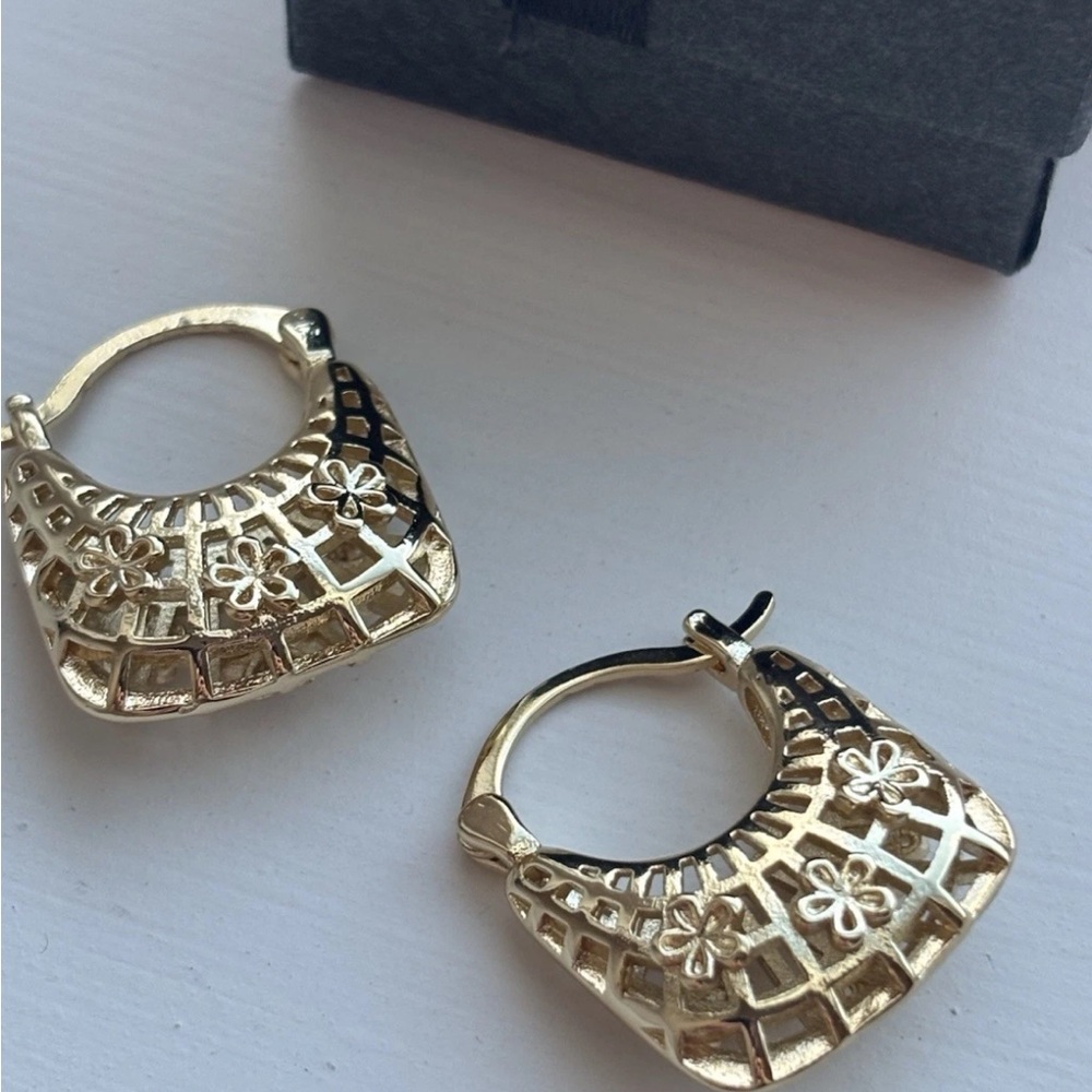 Boho Gold Plated Filigree Floral Hoop Earrings Openwork Statement Hoops New - Picture 5 of 8